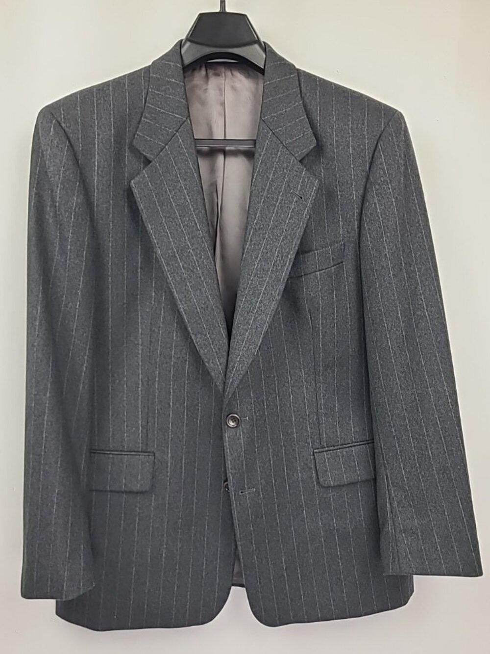 Hugo Boss Stripped 2-Piece Suit 42R, Pants W33xL30.75